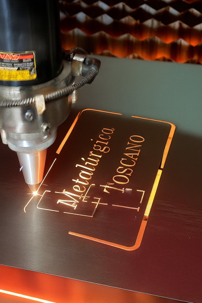 Serviço De Corte E Dobra De Chapas Metálicas??